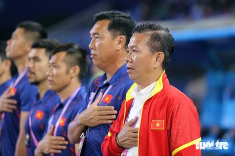 HLV Hoàng Anh Tuấn: 'Các cầu thủ sẽ trưởng thành hơn trong tương lai' - Ảnh 1. HLV Hoàng Anh Tuấn tại Asiad 19 - Ảnh: ĐỨC KHUÊ