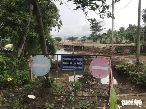 Chuyển hồ sơ công an điều tra vụ công ty bán 6.100m3 cát ra ngoài công trình - Ảnh 1. Công trình khắc phục ô nhiễm môi trường nước thải và chỉnh trang đô thị đoạn Kênh Cũ đang thi công - Ảnh: ĐẶNG TUYẾT