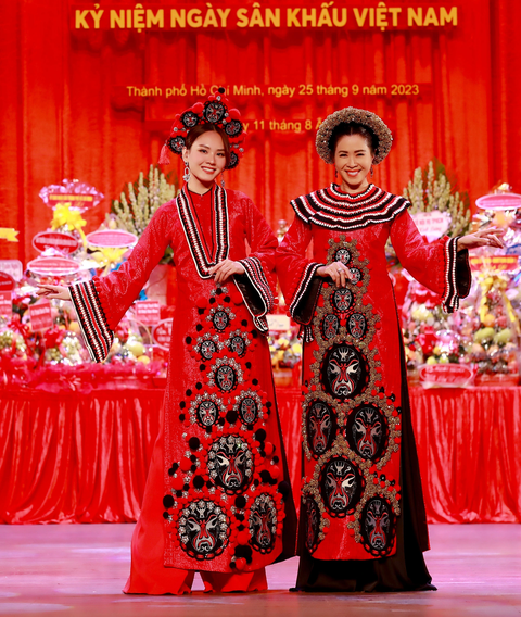 MC Quỳnh Hoa và hoa hậu Mai Phương trong thiết kế ấn tượng MC Quỳnh Hoa và hoa hậu Mai Phương trong thiết kế ấn tượng