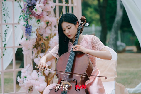 'Dưa hấu lấp lánh' tràn ngập màu thanh xuân - Ảnh 7. Seol In Ah vào vai "nữ thần cello" Se Kyung