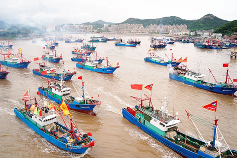 Báo Asahi: Trung Quốc Theo trang Global Fishing Watch, nhiều tàu cá Trung Quốc đã rời cảng tại huyện Tương Sơn, tỉnh Chiết Giang để đánh bắt tại vùng biển Hoa Đông vào ngày 16-9 - Ảnh: RYO INOUE