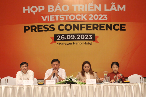 Ban tổ chức Triển lãm Vietstock 2023 trả lời câu hỏi - Ảnh: LINH HÂN Ban tổ chức Triển lãm Vietstock 2023 trả lời câu hỏi - Ảnh: LINH HÂN