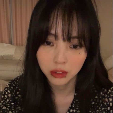 Han So Hee xỏ khuyên môi, khoe hình xăm gây chấn động - Ảnh 5. Nếu việc xỏ khuyên để lại sẹo, Han So Hee sẽ đi xóa để không ảnh hưởng tới hình ảnh trước công chúng