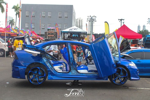 Honda Civic độ lạ: Cửa xoay 360 độ, 'tung bay' như cánh chim, cốp thành dàn loa khủng - Ảnh 2. Honda Civic độ lạ: Cửa xoay 360 độ, 'tung bay' như cánh chim, cốp thành dàn loa khủng - Ảnh 2.