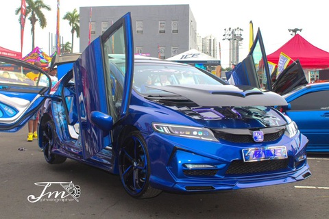 Honda Civic độ lạ: Cửa xoay 360 độ, 'tung bay' như cánh chim, cốp thành dàn loa khủng - Ảnh 3. Honda Civic độ lạ: Cửa xoay 360 độ, 'tung bay' như cánh chim, cốp thành dàn loa khủng - Ảnh 3.