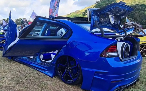 Honda Civic độ lạ: Cửa xoay 360 độ, 'tung bay' như cánh chim, cốp thành dàn loa khủng - Ảnh 9. Honda Civic độ lạ: Cửa xoay 360 độ, 'tung bay' như cánh chim, cốp thành dàn loa khủng - Ảnh 9.