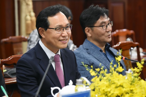 Ký kết xây dựng Ngôi trường Hy vọng Samsung tại Bình Phước - Ảnh 3. Ông Choi Joo Ho, Tổng giám đốc Samsung Việt Nam, tại buổi lễ ký kết hợp tác - Ảnh: A.B.