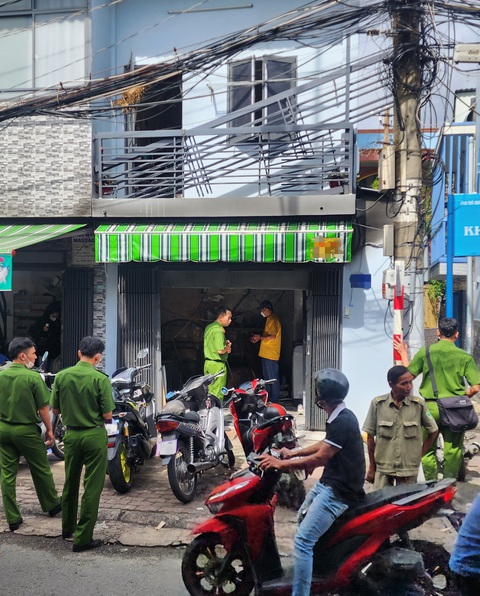 Cháy nhà ở quận 8 lúc rạng sáng, nghi do tự đốt - Ảnh 1. Căn nhà cháy vào rạng sáng 26-9 - Ảnh: NGỌC KHẢI