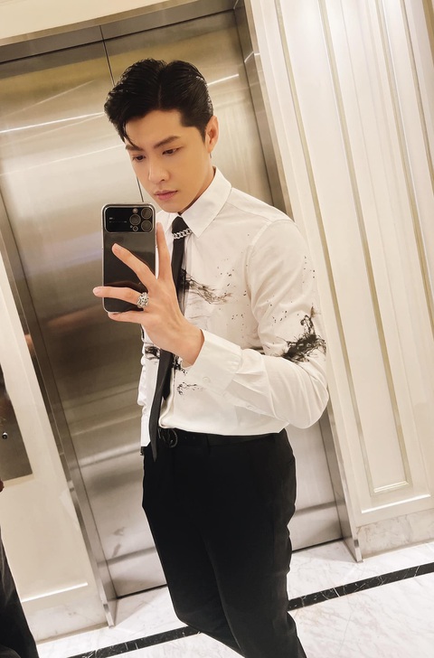 Bị gọi bằng 'chị', Noo Phước Thịnh bật chế độ 'mỏ hỗn' đáp trả - Ảnh 1. Noo Phước Thịnh đăng ảnh kèm dòng trạng thái lấp lửng để tương tác với fan