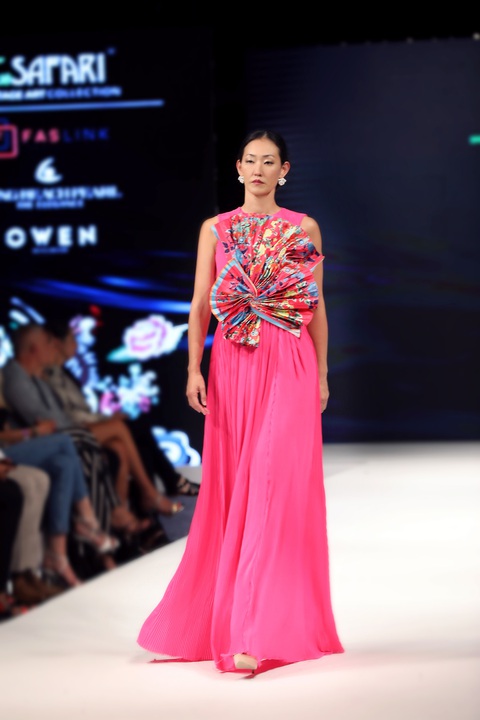 Nhà thiết kế Hồ Trần Dạ Thảo giới thiệu 'di sản Việt' tại London Fashion Week - Ảnh 10. Bộ sưu tập Di sản - Xuyên không gian xuất hiện tại London Fashion Week xuân hè 2024