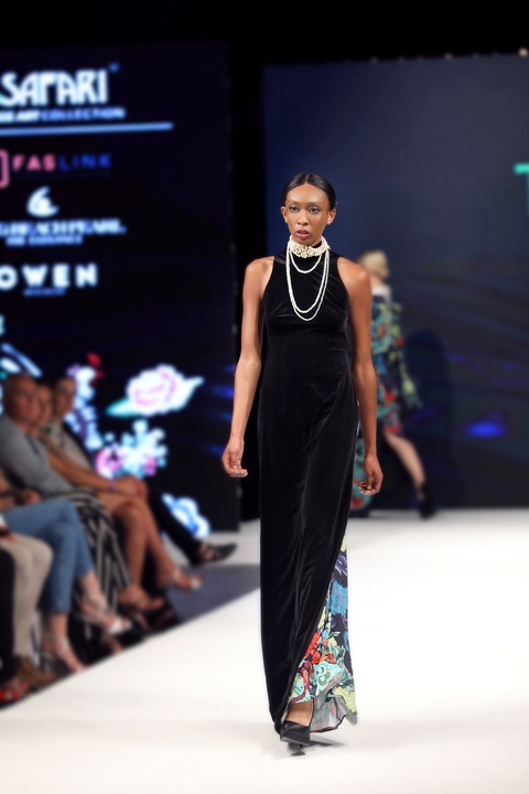 Nhà thiết kế Hồ Trần Dạ Thảo giới thiệu 'di sản Việt' tại London Fashion Week - Ảnh 6. Nhà thiết kế Hồ Trần Dạ Thảo giới thiệu 'di sản Việt' tại London Fashion Week - Ảnh 6.