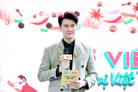 Vũ Mạnh Cường ăn phở để thẩm phở chứ không chỉ để no - Ảnh 1. Vũ Mạnh Cường là nam MC quen thuộc trong các mùa Ngày của phở - Ảnh: NVCC