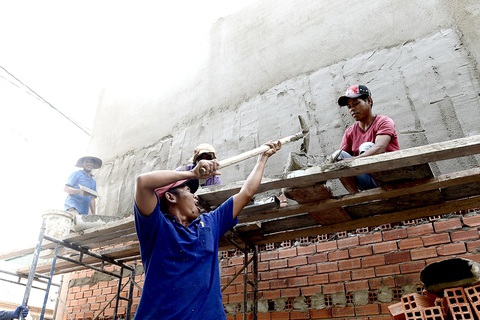 Xây dựng nhà theo giấy phép tại huyện Bình Chánh, TP.HCM - Ảnh: TỰ TRUNG Xây nhà theo giấy phép tại huyện Bình Chánh, TP.HCM - Ảnh: TỰ TRUNG