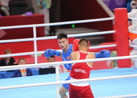 Nguyễn Văn Đương giải vận đen lạ lùng sau 2 kỳ SEA Games - Ảnh 1. Nguyễn Văn Đương thi đấu khá tốt ở trận này - Ảnh: HUY ĐĂNG