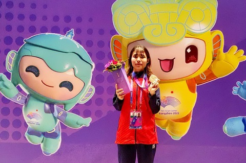 Cô gái dân tộc Thái tỏa sáng tại Asiad 19 - Ảnh 1. Võ sĩ Bạc Thị Khiêm giành huy chương đồng Asiad 19 - Ảnh: THU TRANG