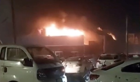 Hỏa hoạn trong đám cưới ở Iraq, 113 người chết - Ảnh 1. Hiện trường cháy đám cưới ở Iraq khiến 113 người thiệt mạng - Ảnh: ARAB NEWS