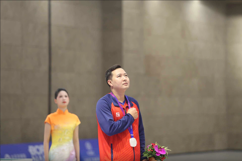 Việt Nam 'hụt hơi' trước các đối thủ Đông Nam Á tại Asiad 19 - Ảnh 1. Ngô Hữu Vương đoạt HCB môn bắn súng Asiad 19 - Ảnh: H.Đ.