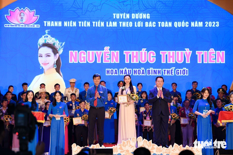 Nữ kỳ thủ khiếm thị: 'Cờ vua như con đường sáng để tôi bước tiếp' - Ảnh 1. Hoa hậu Nguyễn Thúc Thùy Tiên là một trong 420 đại biểu được tuyên dương tại Đại hội Thanh niên tiên tiến làm theo lời Bác toàn quốc 2023 - Ảnh: NAM TRẦN