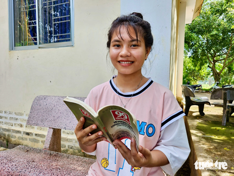 Cô nữ sinh người Raglai Cao Thị Kim Mỹ với ước mơ trở thành nữ luật sư - Ảnh: MINH CHIẾN Cô nữ sinh người Raglai Cao Thị Kim Mỹ với ước mơ trở thành nữ luật sư - Ảnh: MINH CHIẾN