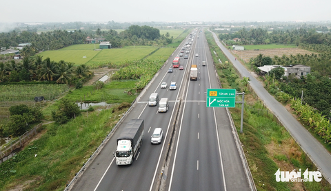 Kiến nghị sớm làm giai đoạn 2 đường cao tốc TP.HCM - Trung Lương, Trung Lương - Mỹ Thuận - Ảnh 2. Đường cao tốc TP.HCM - Trung Lương hiện hữu - Ảnh: CHÍ QUỐC