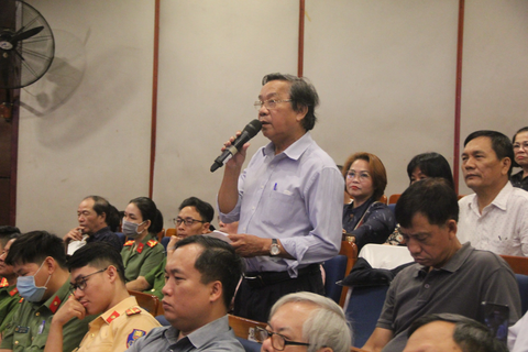 Nhức nhối khi tội phạm lừa đảo xuyên biên giới 'gõ cửa' từng nhà - Ảnh 3. Hầu hết các ý kiến của cử tri Đà Nẵng đều đặc biệt bức xúc với vấn nạn lừa đảo qua mạng, tội phạm lừa đảo xuyên biên giới - Ảnh: TRƯỜNG TRUNG