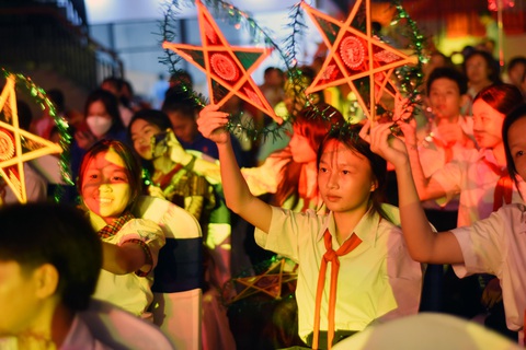 Chủ tịch nước dự chương trình lồng đèn thắp sáng ước ở Bình Phước - Ảnh 4. Chủ tịch nước khẳng định quan tâm chăm lo, bảo vệ thiếu niên, nhi đồng là chủ trương lớn của Đảng và Nhà nước - Ảnh: A LỘC