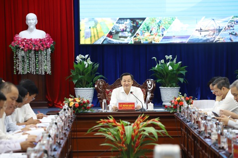 Kiến nghị sớm làm giai đoạn 2 đường cao tốc TP.HCM - Trung Lương, Trung Lương - Mỹ Thuận - Ảnh 1. Phó thủ tướng Lê Minh Khái chủ trì hội nghị lần thứ nhất Hội đồng điều phối vùng Đồng bằng sông Cửu Long sáng 27-9 - Ảnh: CHÍ QUỐC