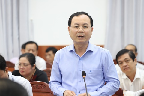 Bí thư Cần Thơ đề xuất sớm hoàn thành thí điểm dùng cát biển san lấp công trình trọng điểm - Ảnh 1. Bí thư Thành ủy Cần Thơ Nguyễn Văn Hiếu phát biểu tại hội nghị - Ảnh: CHÍ QUỐC