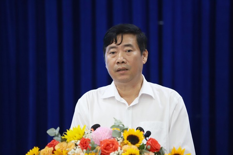 Kiến nghị sớm làm giai đoạn 2 đường cao tốc TP.HCM - Trung Lương, Trung Lương - Mỹ Thuận - Ảnh 3. Chủ tịch UBND tỉnh Đồng Tháp Phạm Thiện Nghĩa đề xuất cần có đánh giá toàn diện ảnh hưởng của biến đổi khí hậu gắn với an ninh nguồn nước - Ảnh: CHÍ QUỐC