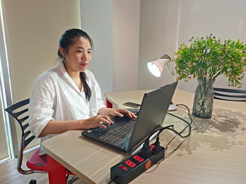 Cẩn trọng khi chọn mua thiết bị điện - Ảnh 2. Người tiêu dùng an tâm khi sử dụng sản phẩm ổ cắm, phích cắm Điện Quang với gói bảo hiểm trách nhiệm sản phẩm lên đến 20 tỉ