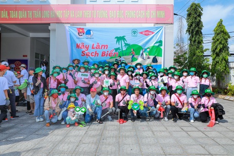 C.P. Việt Nam tham gia làm sạch bãi biển Long Hải - Ảnh 1. Tình nguyện viên C.P. Việt Nam háo hức tham gia Chiến dịch Làm sạch biển 2023