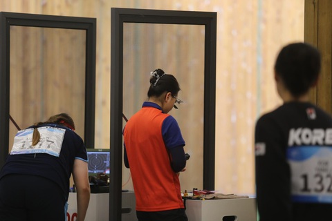 Asiad 19: Dương Thúy Vi đang thi đấu kiếm thuật - Ảnh 2. Thu Vinh đã không thể giành vé vào chung kết - Ảnh: Đ.K