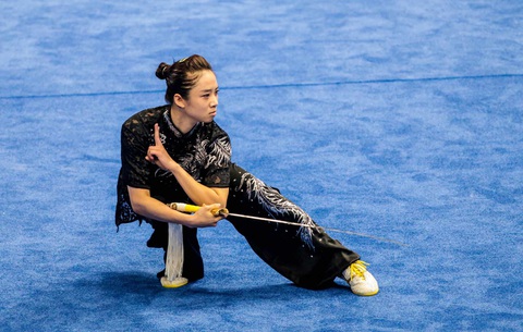 Asiad 19: 'Hot-girl' wushu Dương Thúy Vi hạng 6 phần kiếm thuật - Ảnh 2. Dương Thúy Vi thi đấu không thành công phần kiếm thuật - Ảnh: QUÝ LƯỢNG