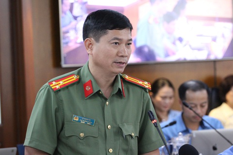 TP.HCM: 1.541 cơ sở nhà ở vi phạm phòng cháy chữa cháy - Ảnh 1. Thượng tá Lê Mạnh Hà - phó Phòng tham mưu Công an TP.HCM - thông tin tại họp báo - Ảnh: T.N
