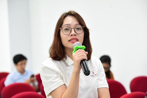 Chị Thanh Loan đại diện thương hiệu phở Thìn chia sẻ kinh nghiệm khi mang phở ra nước ngoài - Ảnh: DUYÊN PHAN Chị Thanh Loan, đại diện thương hiệu Phở Thìn, chia sẻ kinh nghiệm khi mang phở ra nước ngoài - Ảnh: DUYÊN PHAN