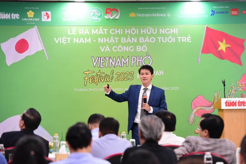Ông Võ Hùng Thuật - Giám đốc Trung tâm dịch vụ Truyền thông báo Tuổi Trẻ giới thiệu về chương trình sẽ diễn ra tại Nhật Bản - Ảnh: DUYÊN PHAN Ông Võ Hùng Thuật - giám đốc Trung tâm Dịch vụ truyền thông báo Tuổi Trẻ, giới thiệu về chương trình Vietnam Phở Festival 2023 sẽ diễn ra tại Nhật Bản - Ảnh: DUYÊN PHAN