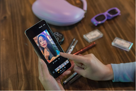 Hội Linh Hoạt nói về Galaxy Z Series thế hệ thứ 5 - Ảnh 4. Chính tinh thần linh hoạt ở chiếc dế yêu mới đã góp thêm động lực để Phương Trinh theo đuổi đam mê của mình