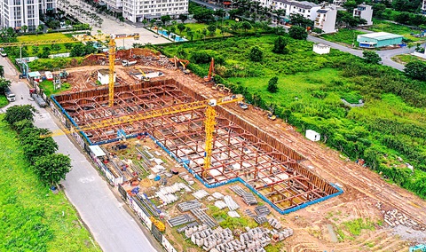 Lĩnh vực bất động sản tăng trưởng âm trong 9 tháng đầu năm, với mức giảm lên tới 8,71% so với cùng kỳ, đã ảnh hưởng lớn đến tăng trưởng chung của kinh tế TP.HCM - Ảnh: QUANG ĐỊNH Lĩnh vực bất động sản tăng trưởng âm trong 9 tháng đầu năm, với mức giảm lên tới 8,71% so với cùng kỳ, đã ảnh hưởng lớn đến tăng trưởng chung của kinh tế TP.HCM - Ảnh: QUANG ĐỊNH