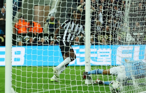Điểm tin thể thao sáng 28-9: Manchester City bị loại ở Cúp liên đoàn Anh - Ảnh 1. Alexander Isak ghi bàn thắng duy nhất loại Manchester City ở Cúp Liên đoàn Anh - Ảnh: REUTERS