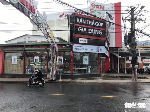 Bắt tên trộm du dây vào cửa hàng FPT, lấy nhiều iphone và máy tính xách tay - Ảnh 3. Cửa hàng FPT Shop nơi xảy ra vụ trộm - Ảnh: HOÀI THƯƠNG