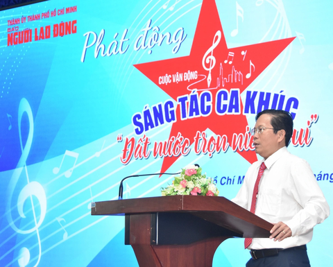 Tổng biên tập báo Người Lao Động phát biểu chia sẻ về cuộc vận động sáng tác ca khúc - Ảnh: TẤN THẠNH Tổng biên tập báo Người Lao Động phát biểu chia sẻ về cuộc vận động sáng tác ca khúc - Ảnh: TẤN THẠNH