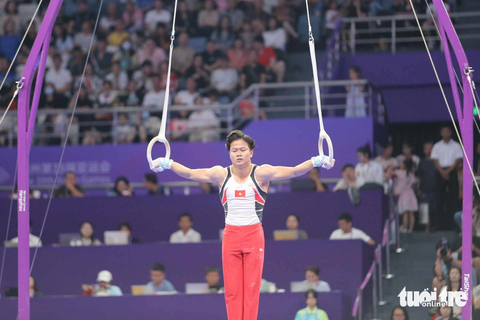 Asiad 19 ngày 28-9: Xạ thủ Quang Huy mang HCV đầu tiên về cho Việt Nam - Ảnh 6. Phần thi xuất sắc Khánh Phong giúp Việt Nam đoạt HCB - Ảnh: HUY ĐĂNG
