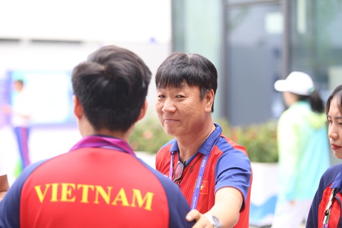 Luật thay đổi thế nào giúp bắn súng Việt Nam liên tiếp tạo kỳ tích? - Ảnh 3. HLV Park Chung Gun tin rằng luật mới giúp bắn súng trở nên khó lường hơn - Ảnh: HUY ĐĂNG