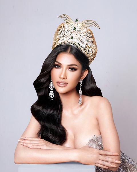 Thí sinh Miss Grand International 2023 Ritassya Wellgreat - Miss Grand Indonesia 2023. Ngoài theo đuổi sự nghiệp người mẫu, Ritassya Wellgreat còn đam mê ca hát. Đến với cuộc thi Miss Grand International, cô mong chạm tay vào chiếc vương miện
