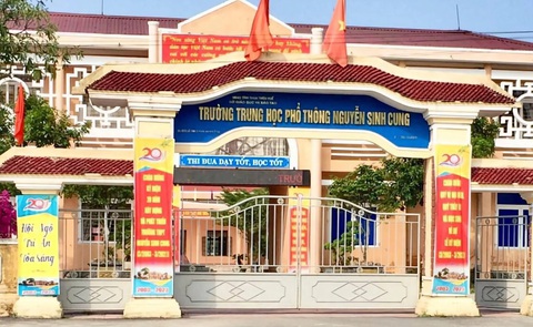 Cấp dưới làm lộ đề thi, hiệu trưởng bị kỷ luật - Ảnh 1. Hiệu trưởng Trường THPT Nguyễn Sinh Cung (huyện Phú Vang, tỉnh Thừa Thiên Huế) bị kỷ luật vì cấp dưới làm lộ đề thi cuối kỳ 1 khối 12 năm học 2022-2023 - Ảnh: N.V.