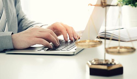 Tất tần tật thông tin về công việc của trưởng phòng pháp chế - Ảnh 3. Đội ngũ pháp chế phụ trách đưa ra các văn bản pháp lý của công ty – Ảnh: Internet