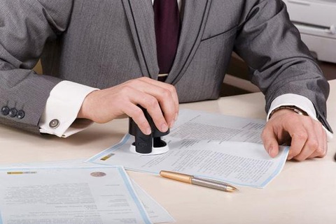 Tất tần tật thông tin về công việc của trưởng phòng pháp chế - Ảnh 4. Trưởng bộ phận pháp chế là người phê duyệt các tài liệu pháp lý của công ty – Ảnh: Internet