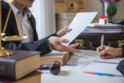 Tất tần tật thông tin về công việc của trưởng phòng pháp chế - Ảnh 8. Sau khi tốt nghiệp, sinh viên Luật sẽ được cân nhắc vị trí nhân viên pháp chế – Ảnh: Internet