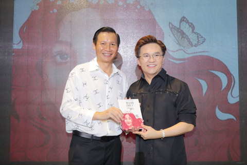 NSƯT Vũ Thành Vinh ra sao sau 6 năm đứng trước “cửa tử”? - Ảnh 5. MC Đại Nghĩa tại buổi ra mắt sách Hạnh phúc từng giây của đạo diễn Vũ Thành Vinh