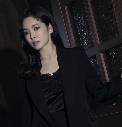 Song Hye Kyo từng chán nản diễn xuất một màu, chờ đợi đóng phim cùng Han So Hee - Ảnh 1. Hình ảnh mới nhất của Song Hye Kyo